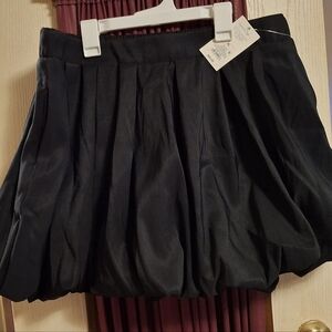 Elegant Black Pleated Bubble Skirt
